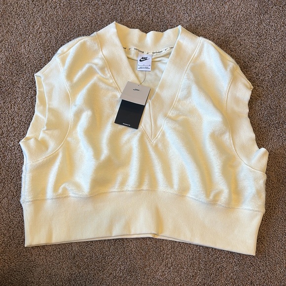 Women’s Nike sportswear cream vest - Picture 2 of 5